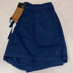 The North Face pull on Shorts size M NWT